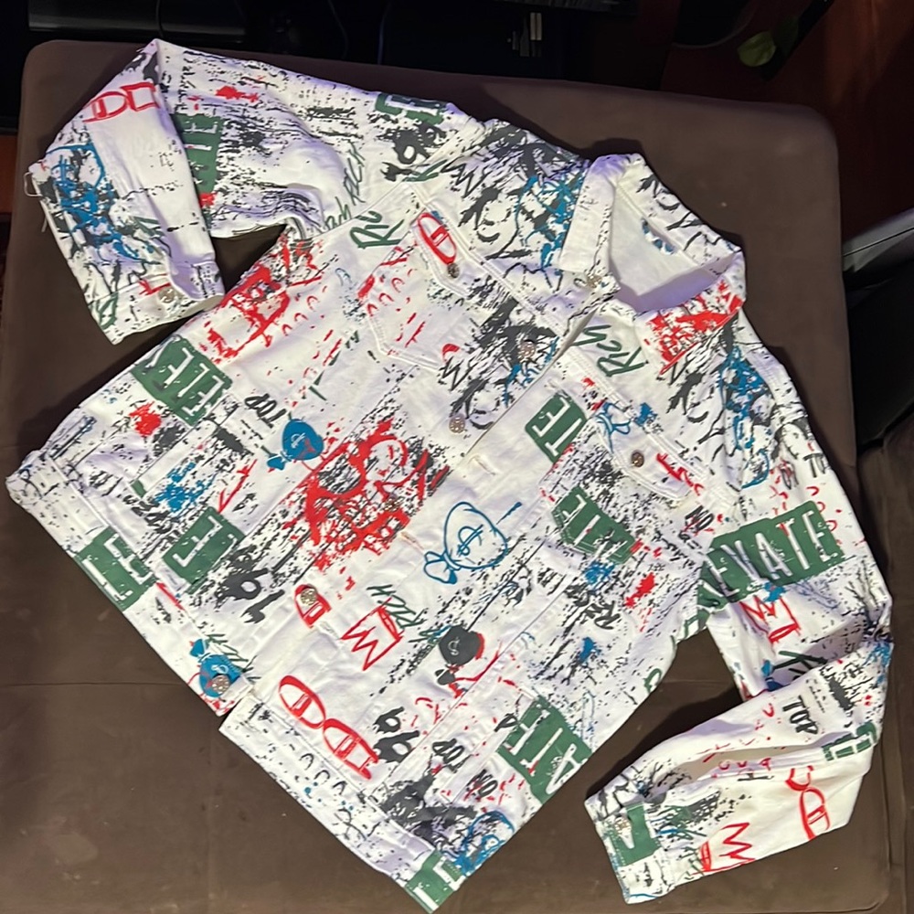 Jean jacket graffiti styled
